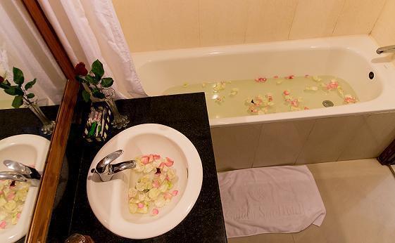 Bien Vang Hotel Дананг Екстериор снимка
