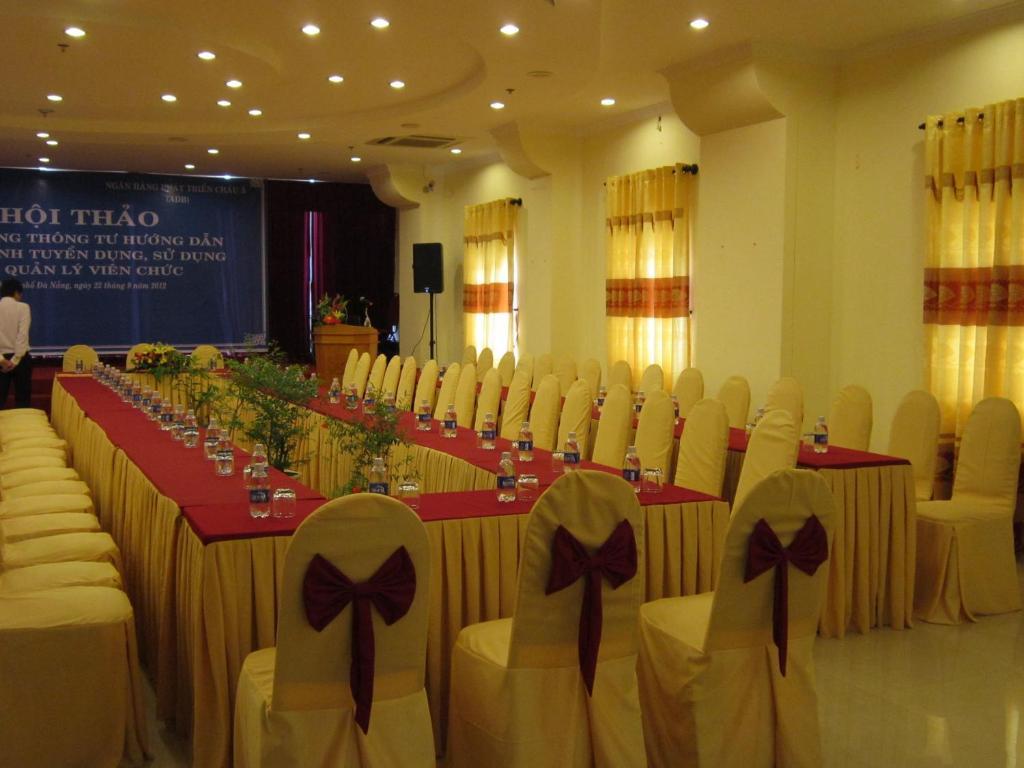 Bien Vang Hotel Дананг Екстериор снимка